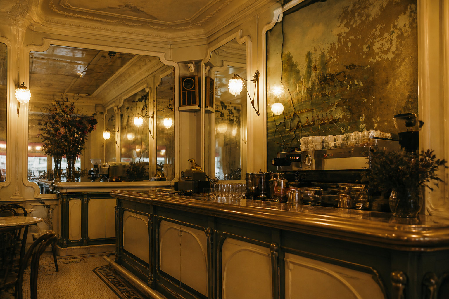 Bar Nouveau : l'esthétique Belle Époque au service d'une mixologie futuriste